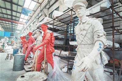 用鏡頭為重大主題雕塑豐富文獻(xiàn)